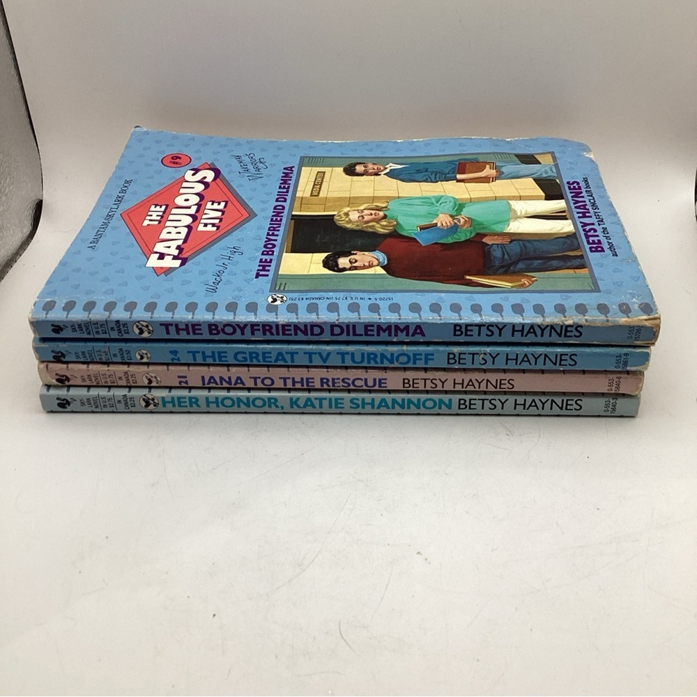 4 Vintage Chapter Books The Fabulous Five 4,9,21,24 by Betsy Haynes *read
